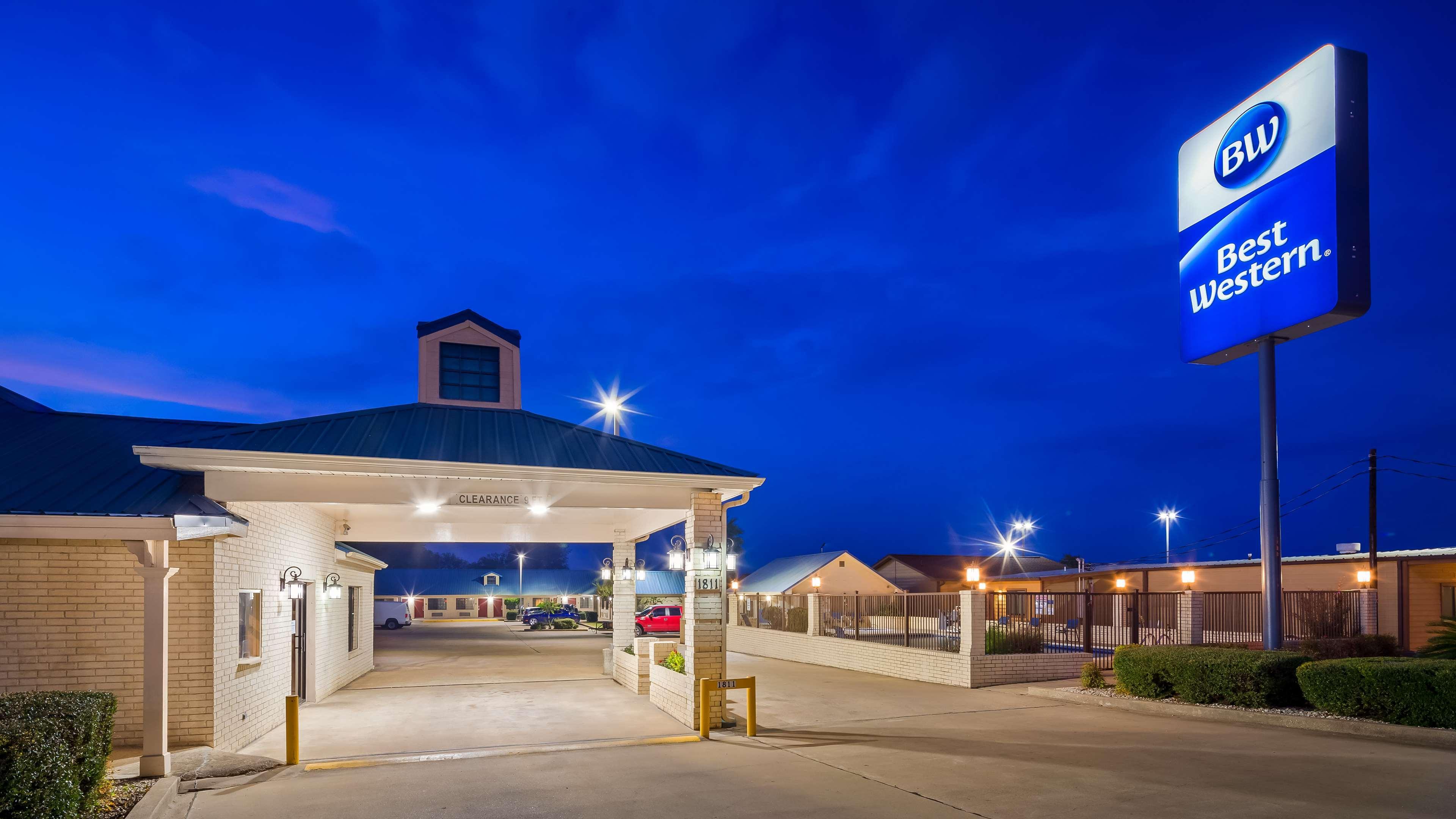 Best Western Regency Inn & Suites Gonzales Exteriör bild