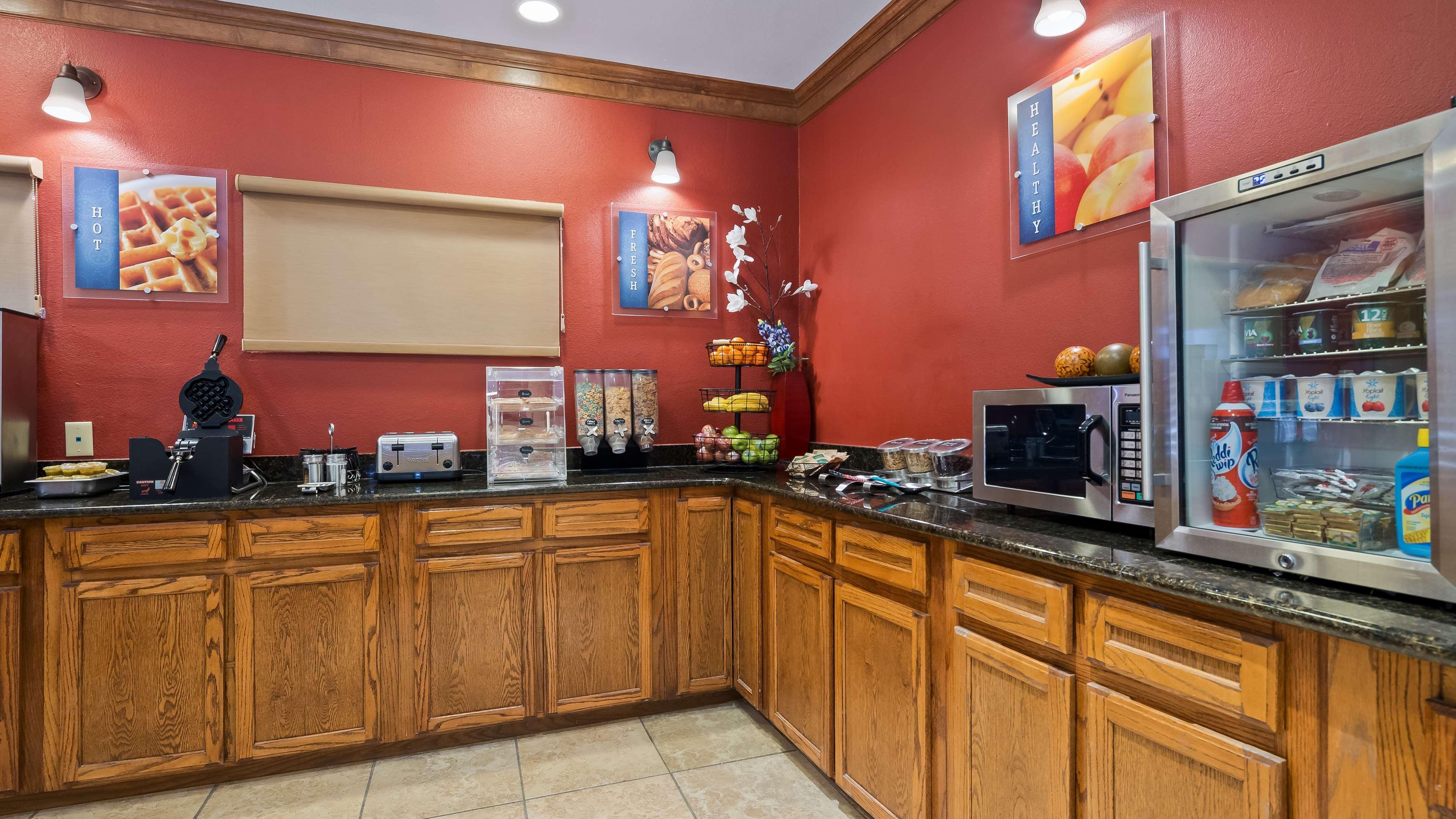 Best Western Regency Inn & Suites Gonzales Exteriör bild