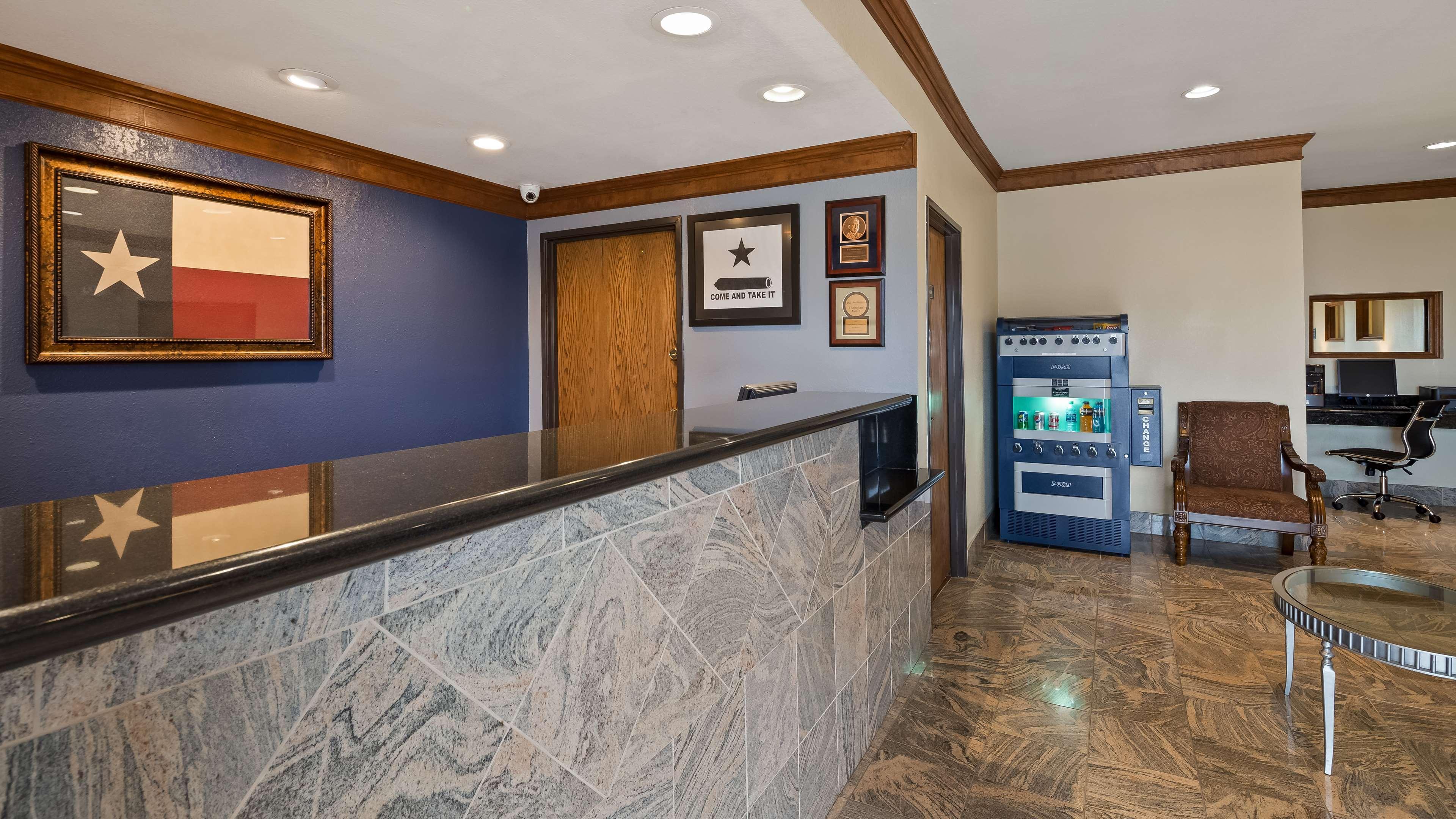 Best Western Regency Inn & Suites Gonzales Exteriör bild