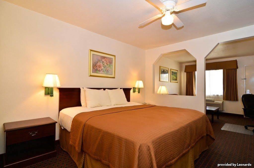 Best Western Regency Inn & Suites Gonzales Rum bild