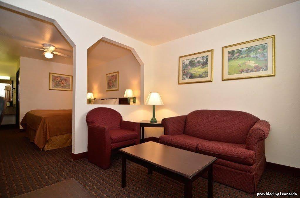 Best Western Regency Inn & Suites Gonzales Rum bild